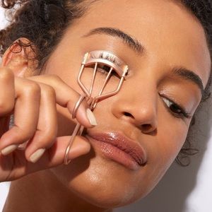 NWOT Rose Gold Eyelash curler